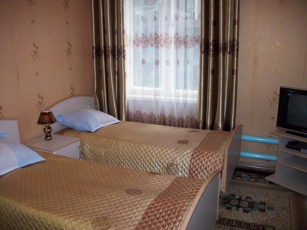 Enirest Hotel Karakol Exterior foto
