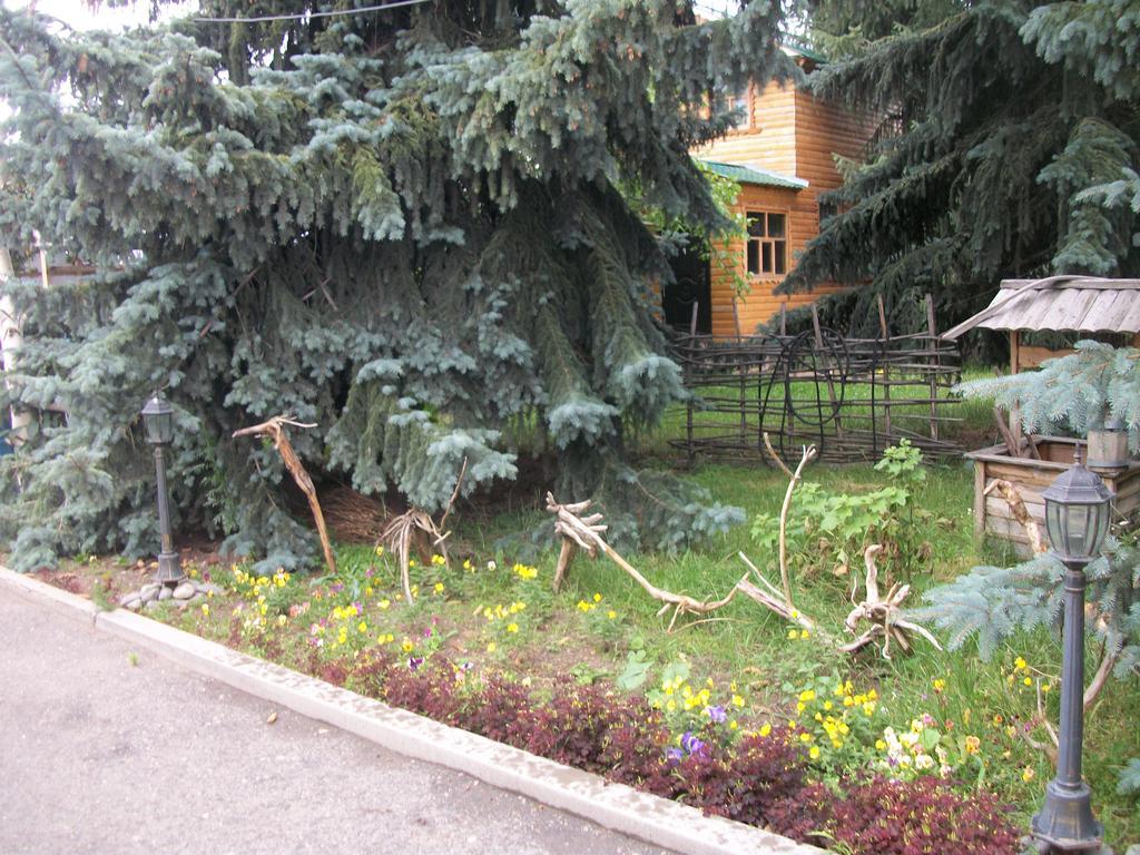 Enirest Hotel Karakol Exterior foto