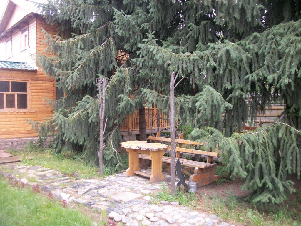 Enirest Hotel Karakol Exterior foto